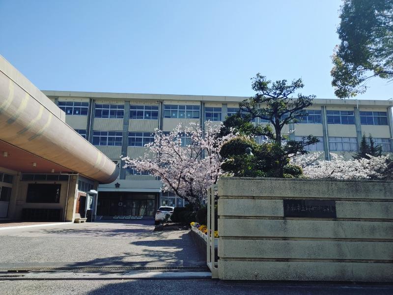 中学校　桜町中学校（中学校）まで880m
