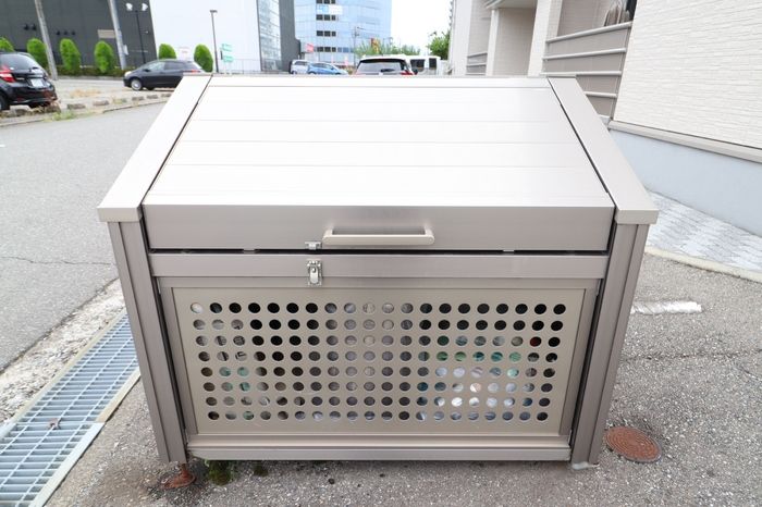 北陸新幹線 金沢駅 バス乗車時間：27分 最寄りバス停で下車 徒歩5分 2階建 築21年の外観写真