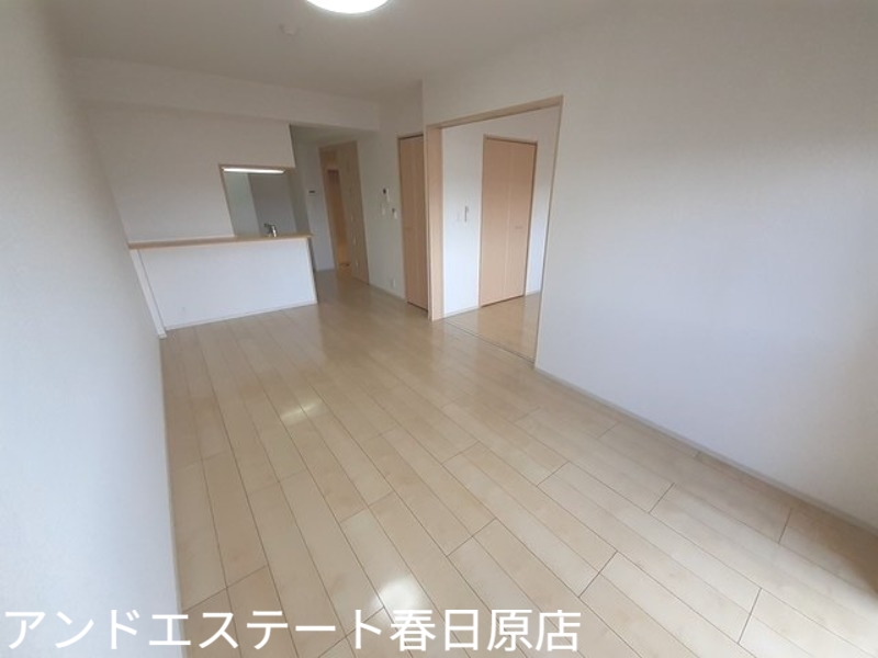 西鉄天神大牟田線 雑餉隈駅 徒歩20分 7階建 築12年の居間写真