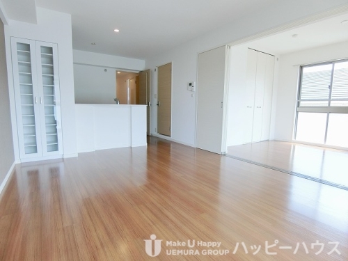 居室・リビング　同マンションの１号室のお部屋の写真になります。現状を優先とし