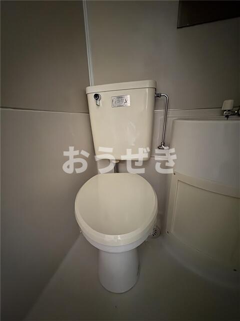 京急本線 戸部駅 徒歩2分 6階建 築40年のトイレ写真