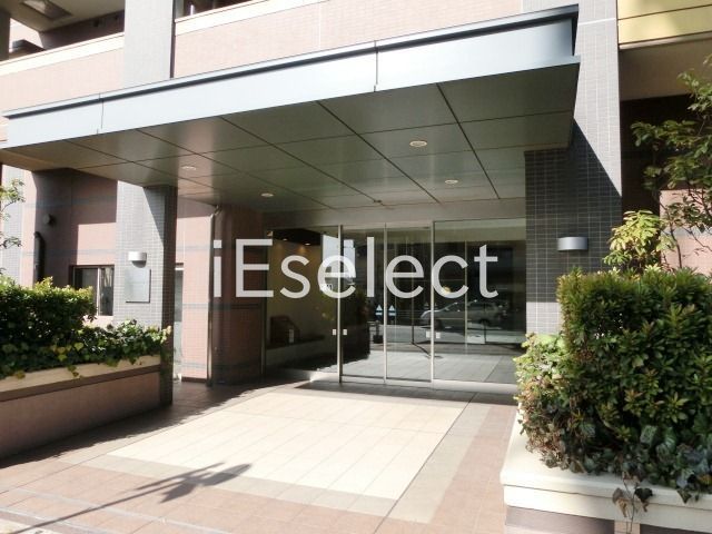 エントランス　立派な建物エントランス