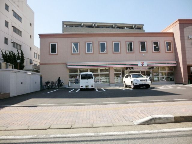 コンビニ　セブンイレブン（コンビニ）まで200m