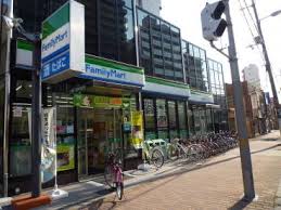 コンビニ　ファミリーマート（コンビニ）まで300m