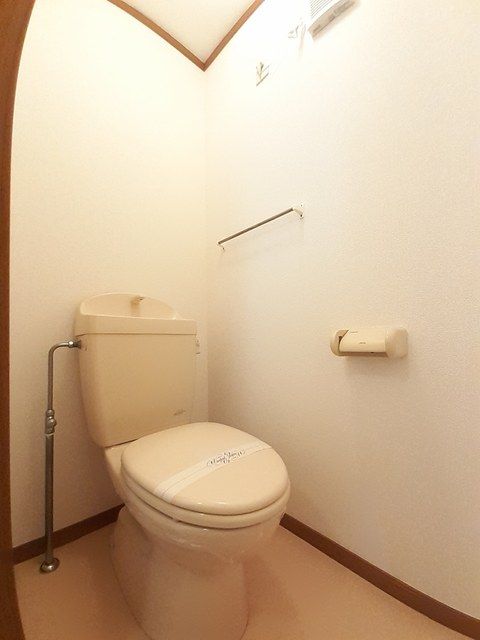 東武東上線 朝霞台駅 徒歩14分 2階建 築26年のトイレ写真