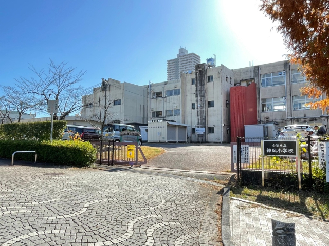 小学校　小牧市立篠岡小学校（小学校）まで1649m