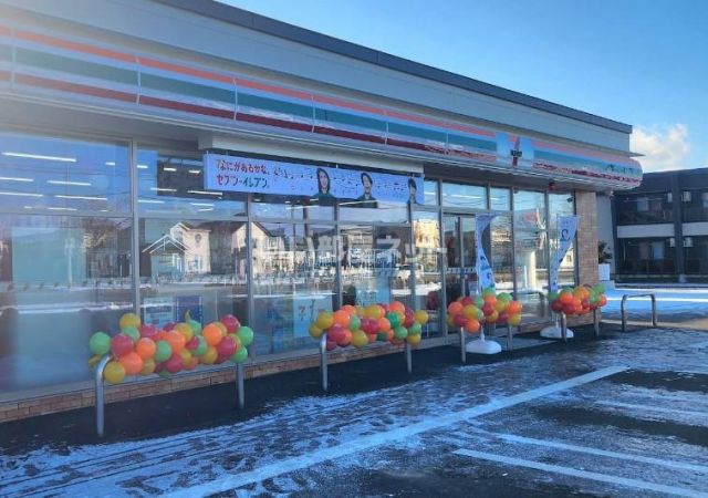 コンビニ　セブンイレブン苫小牧拓勇東町店（コンビニ）まで579m