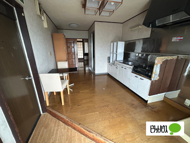 ＪＲ小海線 小諸駅 徒歩2分 3階建 築42年の玄関写真