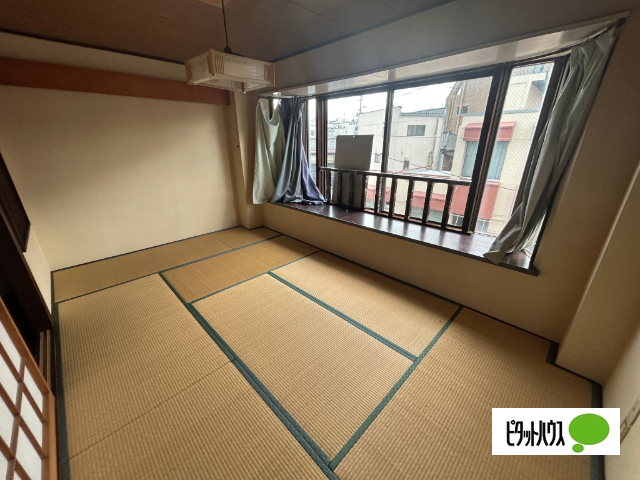 ＪＲ小海線 小諸駅 徒歩2分 3階建 築42年の居間写真