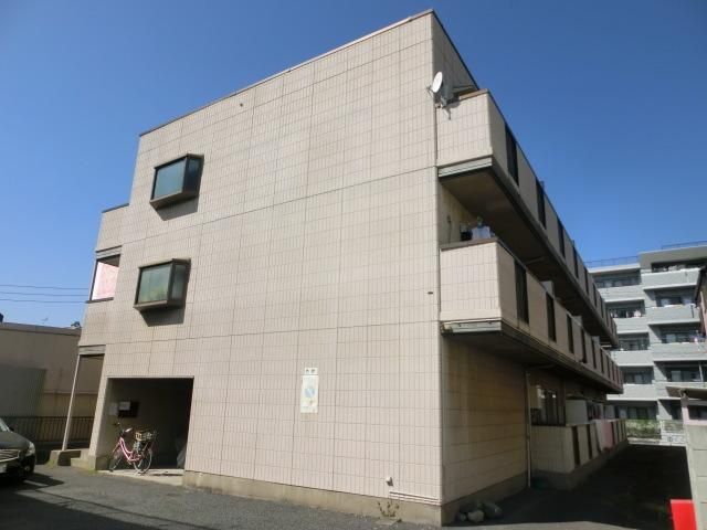 ロビー　落ち着いたデザインの低層マンションです。