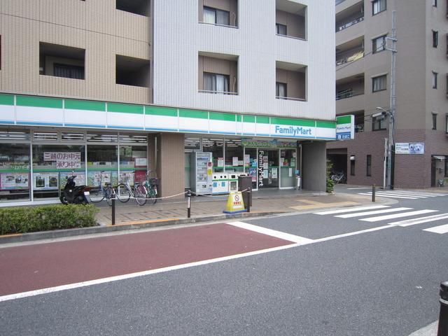 コンビニ　ファミリーマート（コンビニ）まで850m