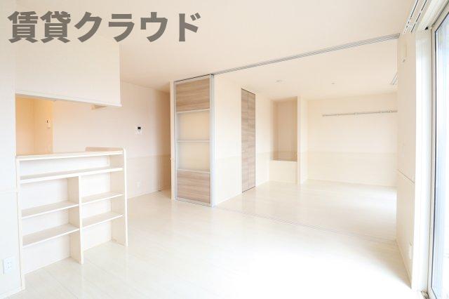 ＪＲ内房線 八幡宿駅 徒歩16分 2階建 築11年の居間写真