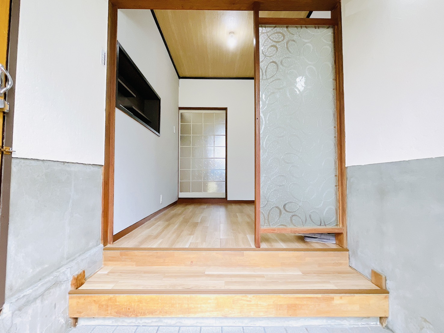南海本線 浜寺公園駅 徒歩11分 2階建 築57年の玄関写真