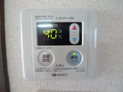 その他設備　☆給湯器リモコン☆お風呂もキッチンもボタン１つですぐ給湯☆
