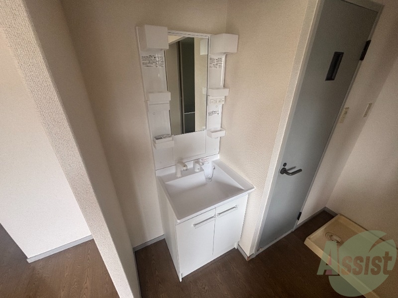 洗面設備　こちらは独立洗面台となっております、忙しい朝の味方です