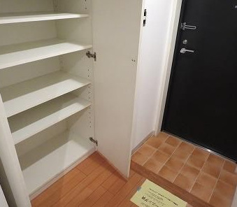 東急目黒線 洗足駅 徒歩8分 5階建 築25年の玄関写真