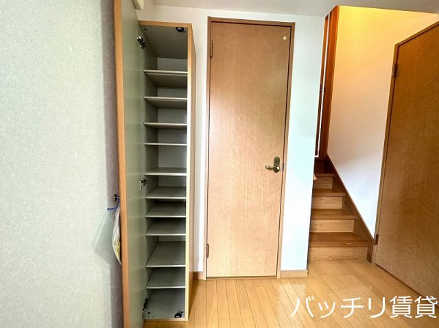 玄関　同型タイプの写真になります　現状優先