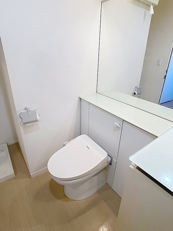 トイレ　※他部屋類似参考写真