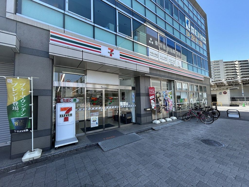 コンビニ　セブンイレブン狭山市駅東口店（コンビニ）まで830m
