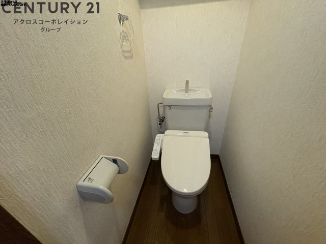 トイレ　温水洗浄便座付きのトイレです♪