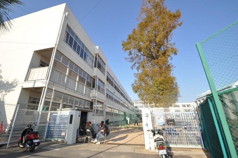 小学校　神戸市立千鳥が丘小学校（小学校）まで694m