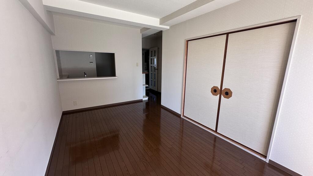 ライオンズマンション倉敷幸町の居間写真