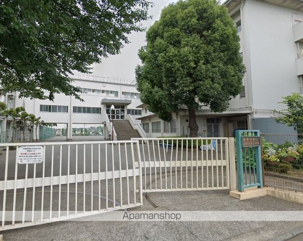 中学校　三鷹市立第五中学校（中学校）まで591m