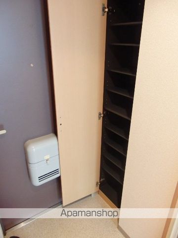 地下鉄東西線 西１１丁目駅 徒歩5分 11階建 築19年の玄関写真