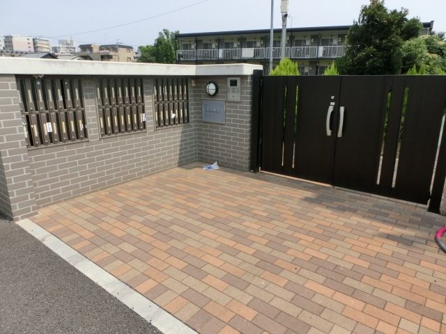 レオパレスクレストタウンAの外観写真
