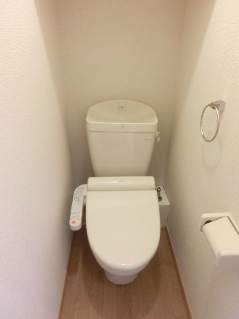 レオパレスクレストタウンAのトイレ写真