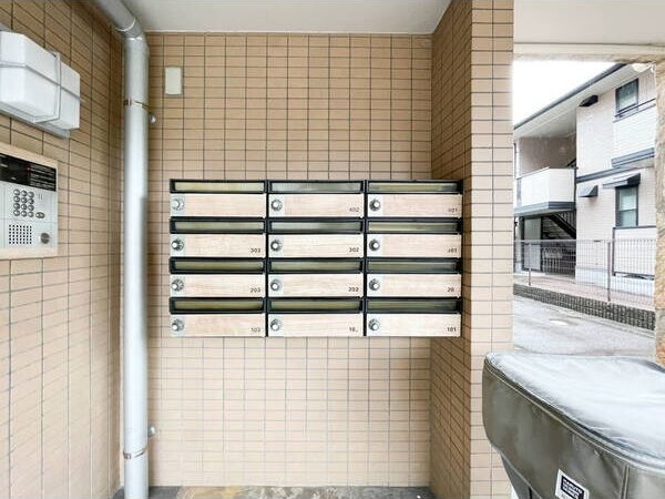 名鉄小牧線 上飯田駅 徒歩14分 5階建 築33年の外観写真