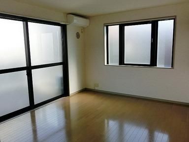 居室・リビング　２面採光の角部屋です