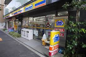 コンビニ　ミニストップ 新宿大京町店（コンビニ）まで247m