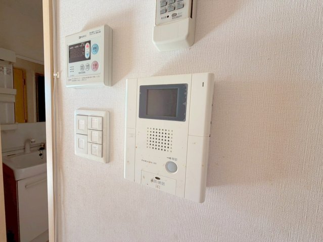セキュリティ　TVモニターホンで来客が誰か確認してから開けて下さいね