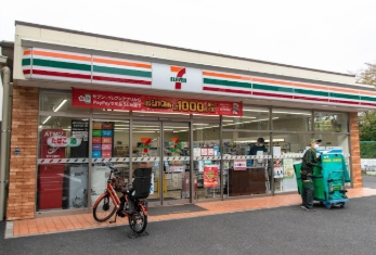 コンビニ　セブンイレブン西早稲田1丁目新目白通り店（コンビニ）まで23m