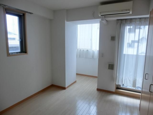 居室・リビング　角部屋、2面採光