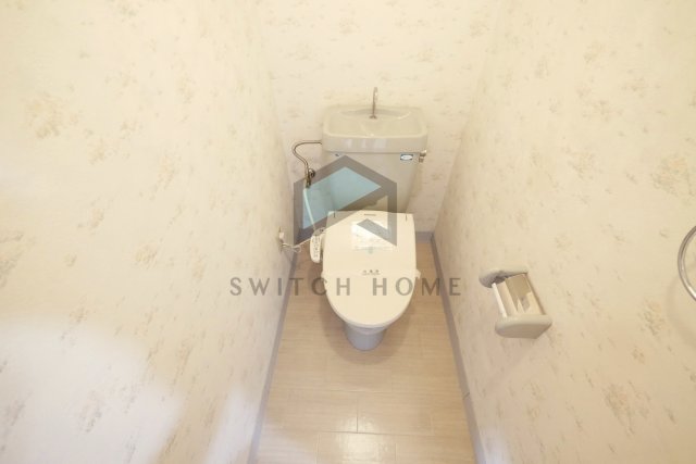 ＪＲおおさか東線 ＪＲ長瀬駅 徒歩7分 6階建 築33年のトイレ写真