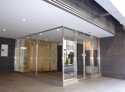 エントランス　落ち着いたエントランスです