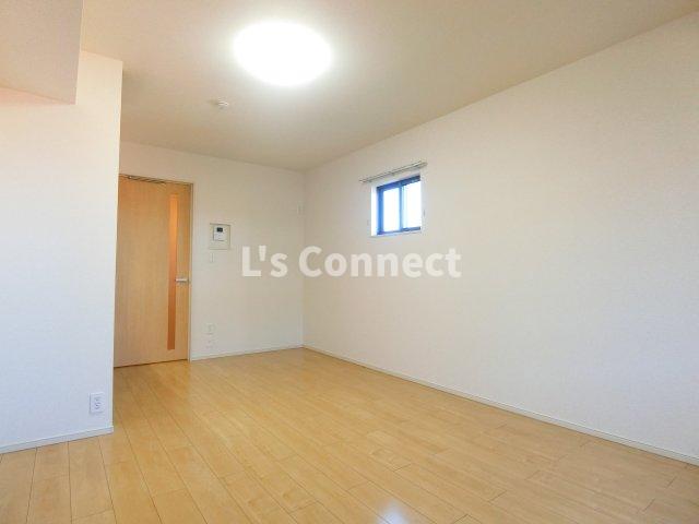 居室・リビング　角部屋で２面に窓があります。