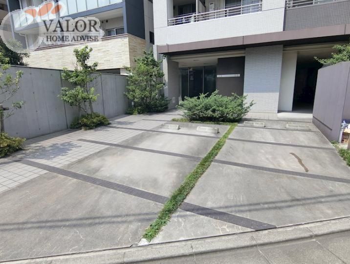 エントランス　駐車場