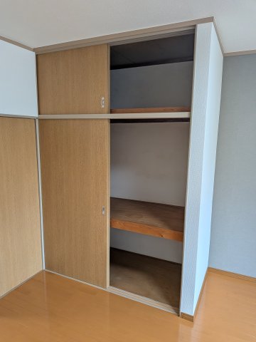 収納　お洋服もたくさんしまえます