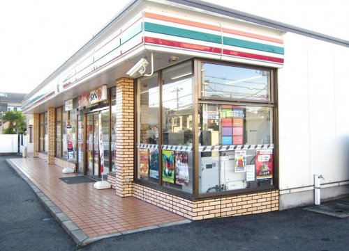 コンビニ　セブン－イレブン鎌ヶ谷道野辺中央４丁目店（コンビニ）まで816m