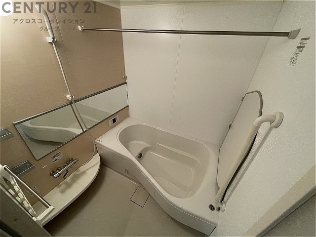 バス・シャワールーム　浴室乾燥機付きで便利です♪