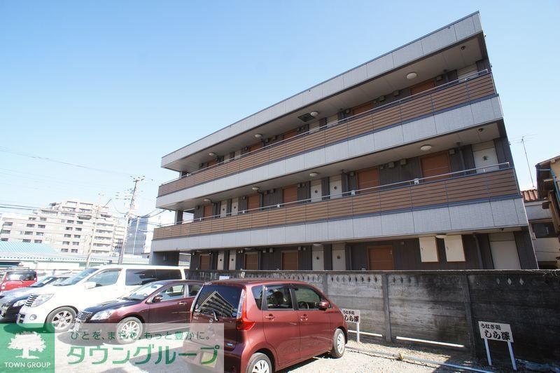 建物外観　駐車場