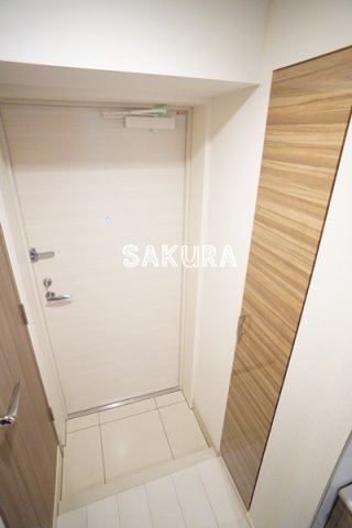玄関　人感センサー付き・シューズボックス付き♪