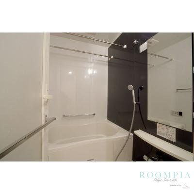 バス・シャワールーム　※同タイプの別のお部屋です。
