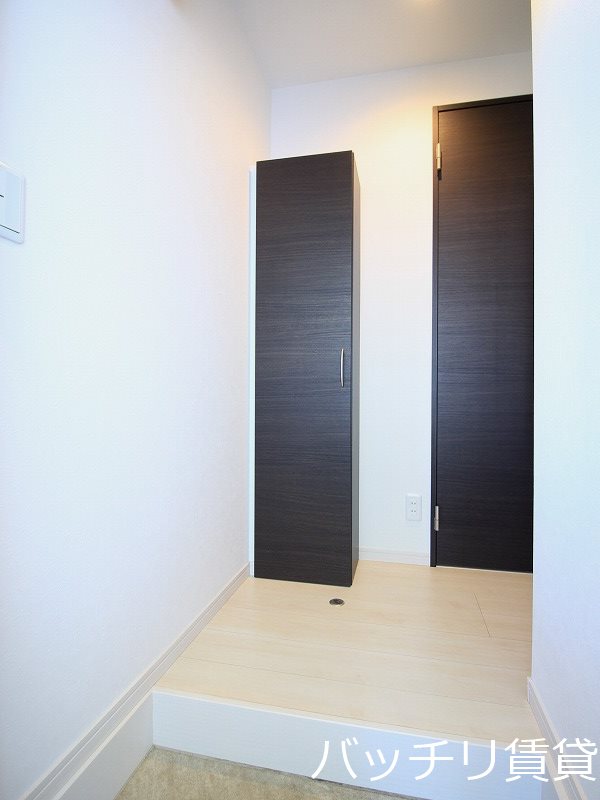 玄関　同シリーズの別のお部屋。現況を優先します。