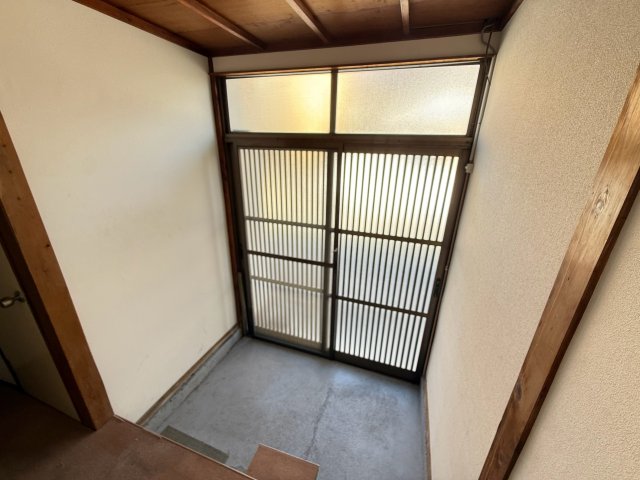 花園段ノ岡町貸家の玄関写真
