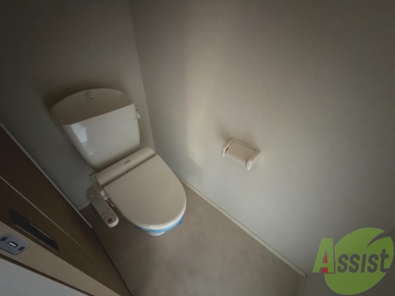 トイレ　トイレはウォシュレット機能付きです。安心して使用できますね。