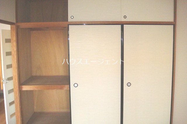 収納　和室には押し入れあります